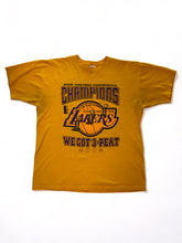 Load image into Gallery viewer, Lakers 2002 West Conference Champions Tee -XL
